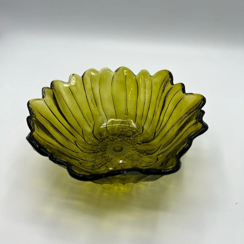 Vintage Indiana Glass Carnival Glass Avocado Green Sunflower/Lily Pons Bowl